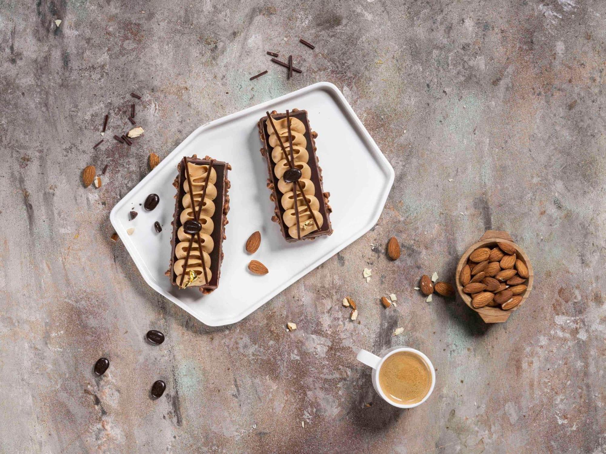 Movenpick Hotel And Residences Riad Exterior foto Almond bars